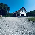 Lux Vikendica *